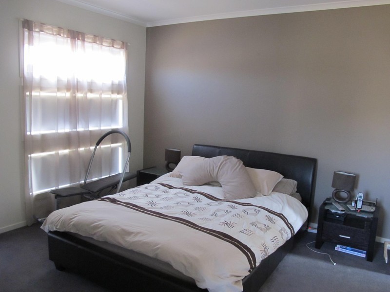 27 Lucas Terrace, Taylors Hill VIC 3037