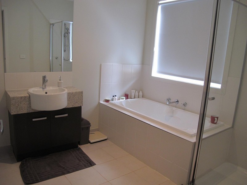 27 Lucas Terrace, Taylors Hill VIC 3037