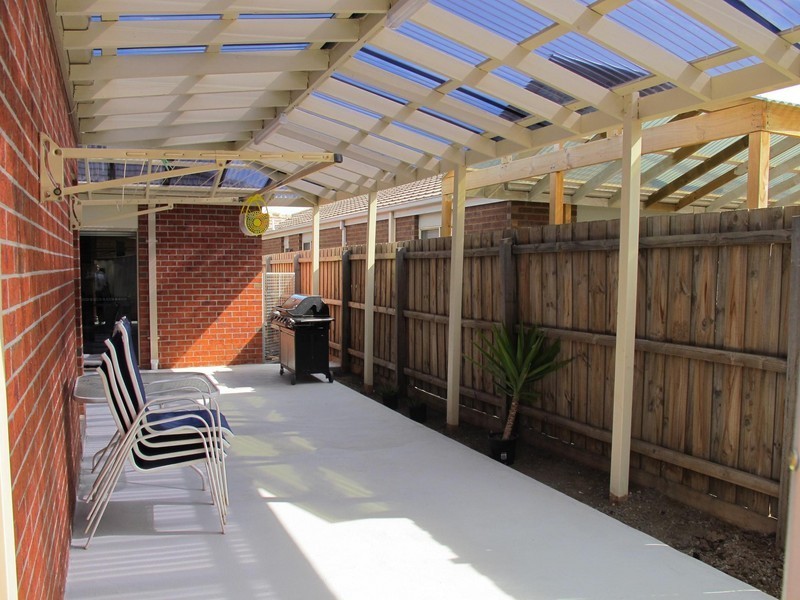 27 Lucas Terrace, Taylors Hill VIC 3037
