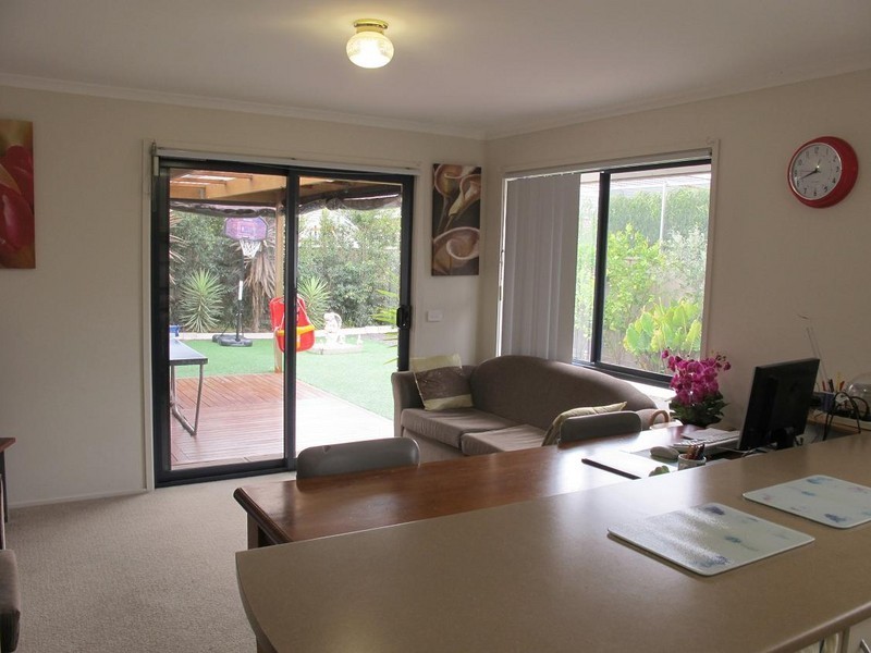 19 Gisborne Way, Caroline Springs VIC 3023