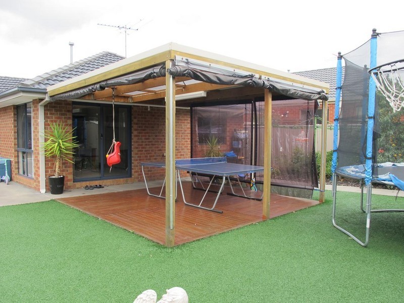 19 Gisborne Way, Caroline Springs VIC 3023