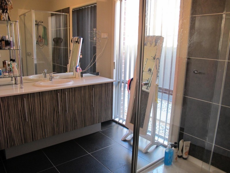 11 Anastasia Crt, Hillside VIC 3037