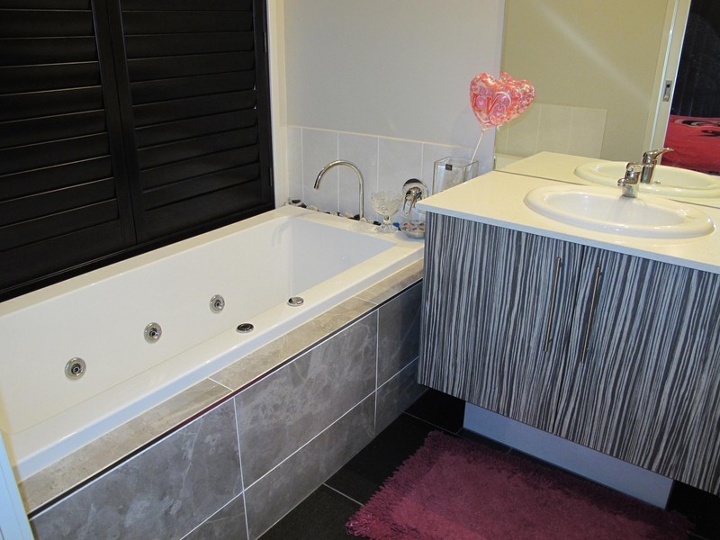 11 Anastasia Crt, Hillside VIC 3037