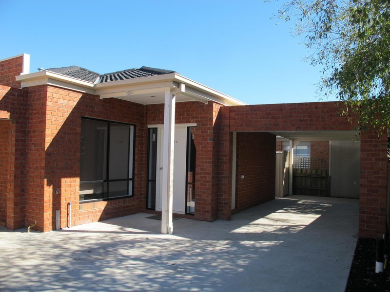 2/6 Catherine Drive, Hillside VIC 3037