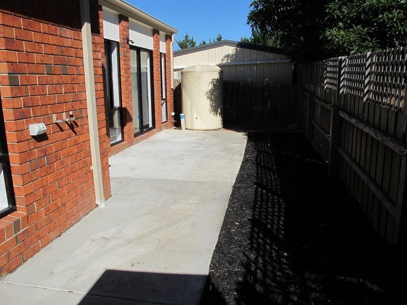 2/6 Catherine Drive, Hillside VIC 3037