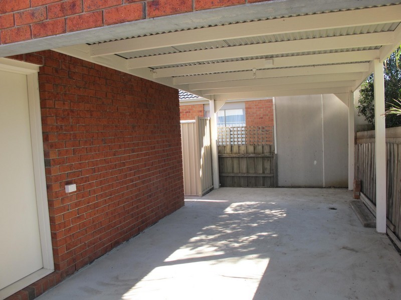 2/6 Catherine Drive, Hillside VIC 3037