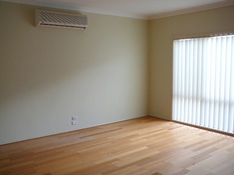 28 CLELAND WAY, Caroline Springs VIC 3023