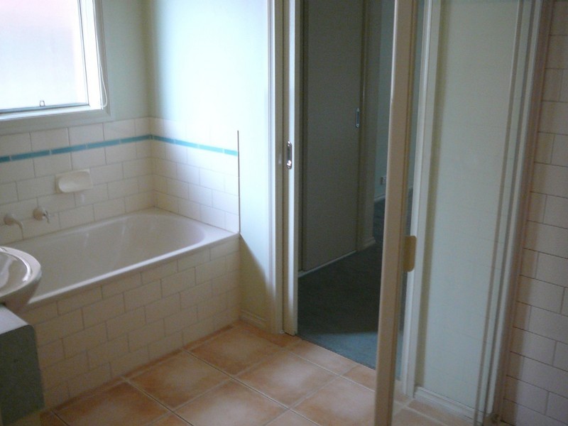 28 CLELAND WAY, Caroline Springs VIC 3023