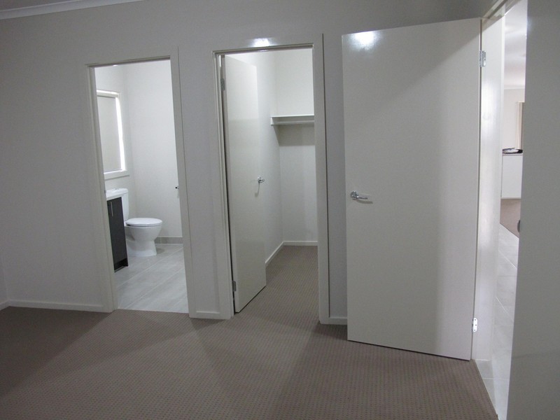 68 Moor Park Drive, Craigieburn VIC 3064