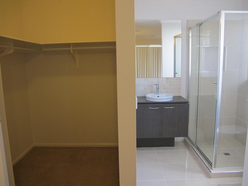 4 Annecy Blvd (Plumpton), Caroline Springs VIC 3023