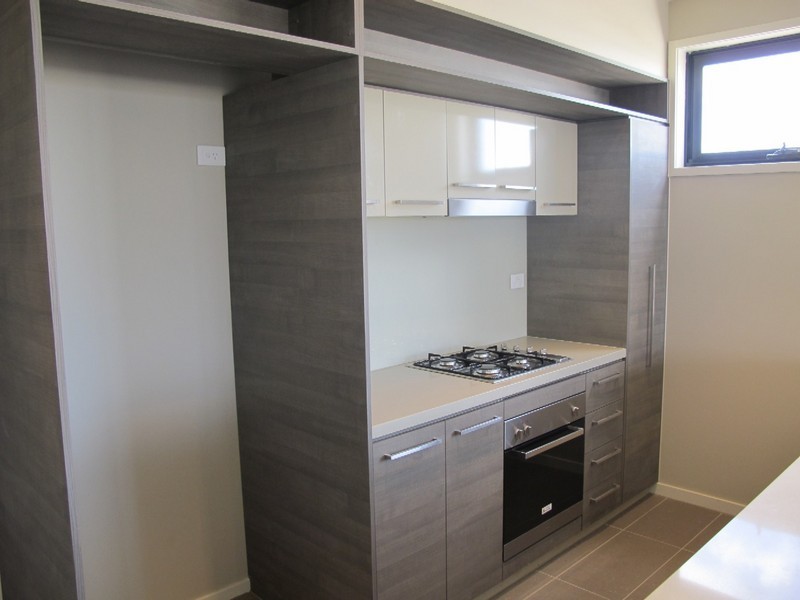 14/11 Monckton Place, Caroline Springs VIC 3023
