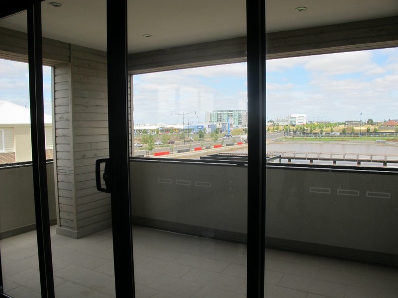 14/11 Monckton Place, Caroline Springs VIC 3023