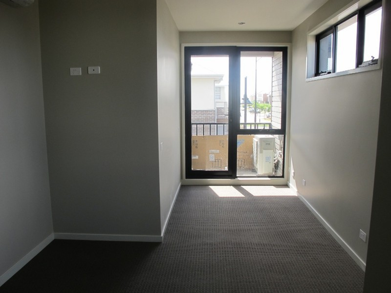 14/11 Monckton Place, Caroline Springs VIC 3023