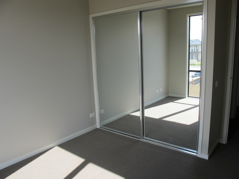 14/11 Monckton Place, Caroline Springs VIC 3023