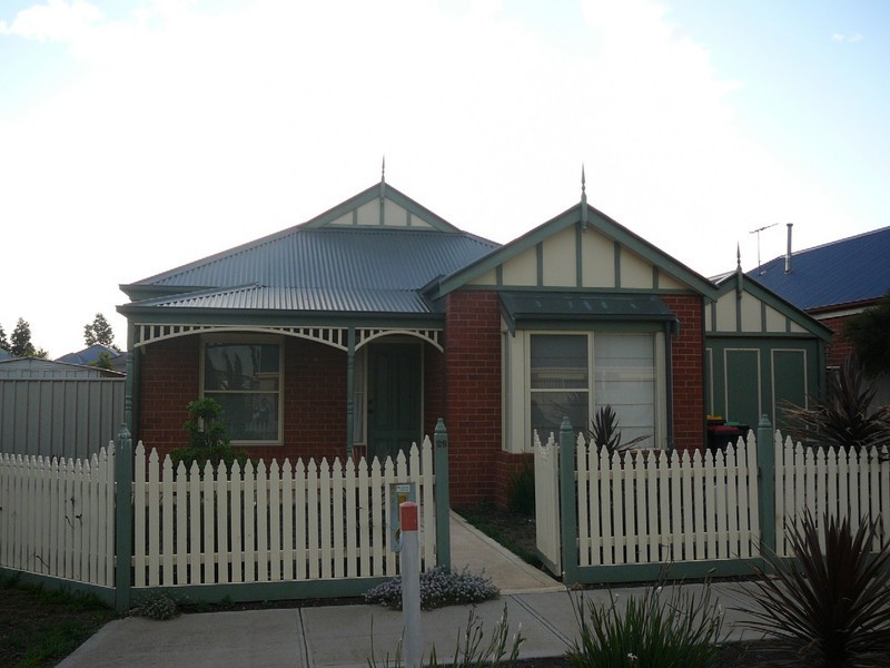 28 CLELAND WAY, Caroline Springs VIC 3023