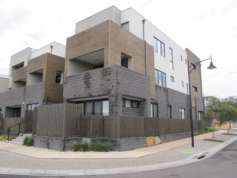 14/11 Monckton Place, Caroline Springs VIC 3023