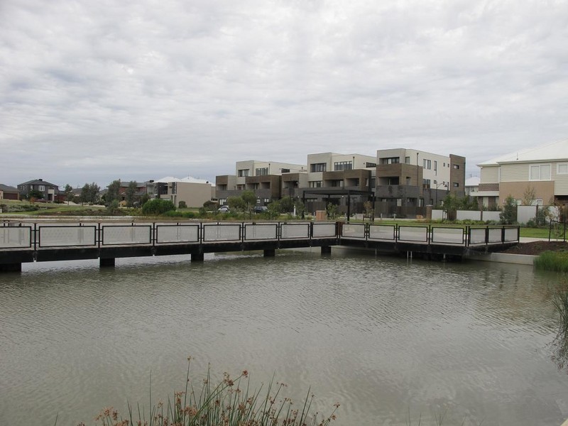 14/11 Monckton Place, Caroline Springs VIC 3023