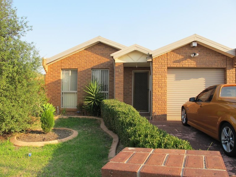 1/3 Carmel Court, Sydenham VIC 3037