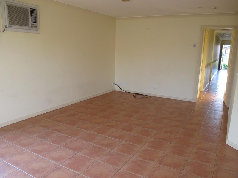 1/3 Carmel Court, Sydenham VIC 3037