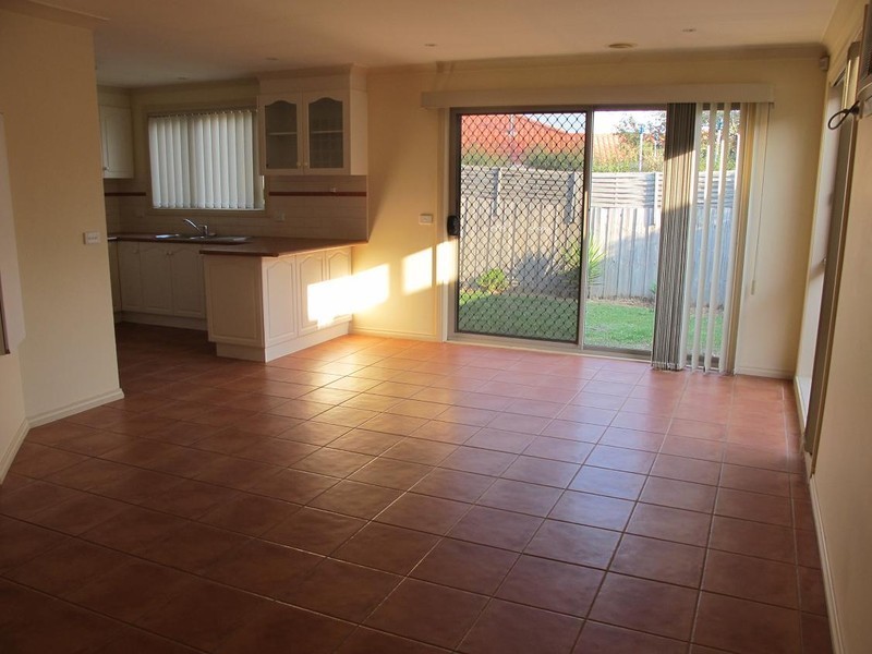 1/3 Carmel Court, Sydenham VIC 3037