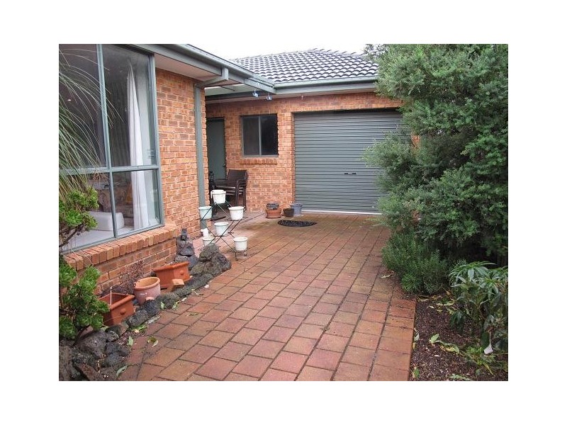 18 Castlemaine Way, Caroline Springs VIC 3023