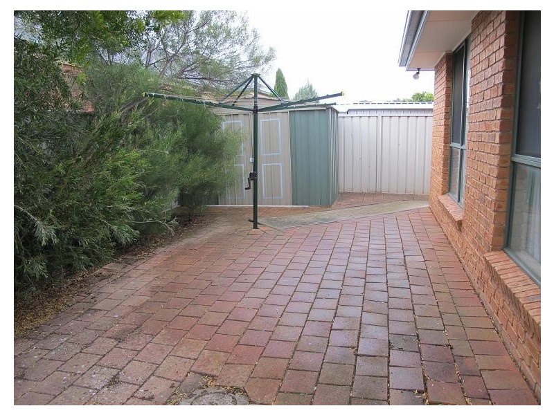 18 Castlemaine Way, Caroline Springs VIC 3023