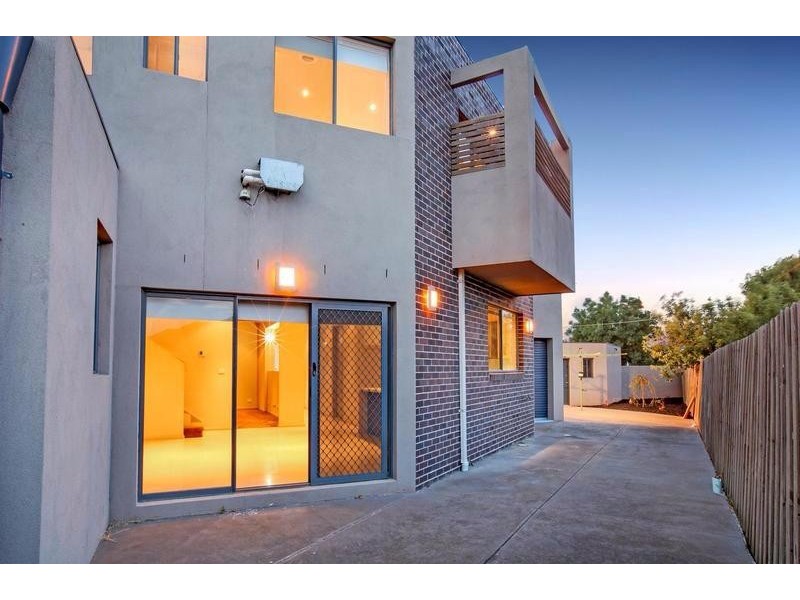 108 Errington Road, St Albans VIC 3021