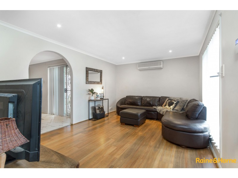 18 BILLUNGAH PLACE, Burnside VIC 3023