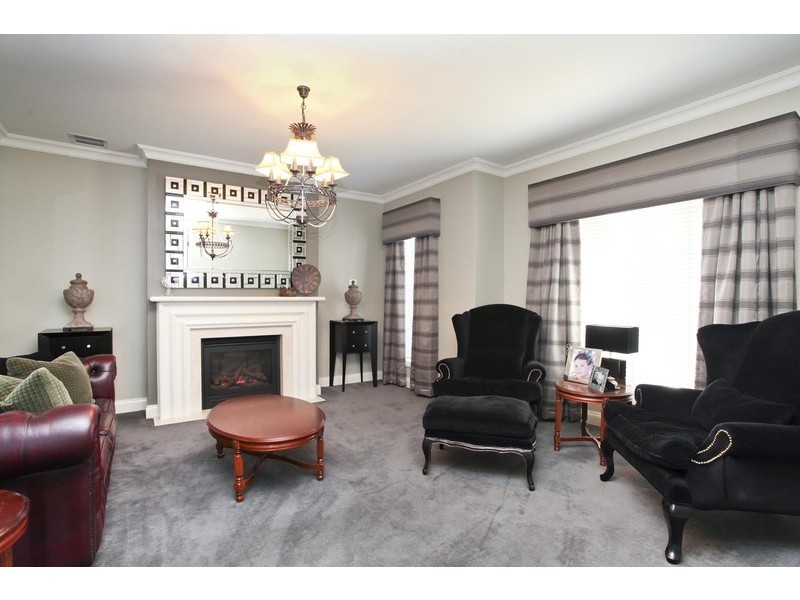 13 The Close, Caroline Springs VIC 3023