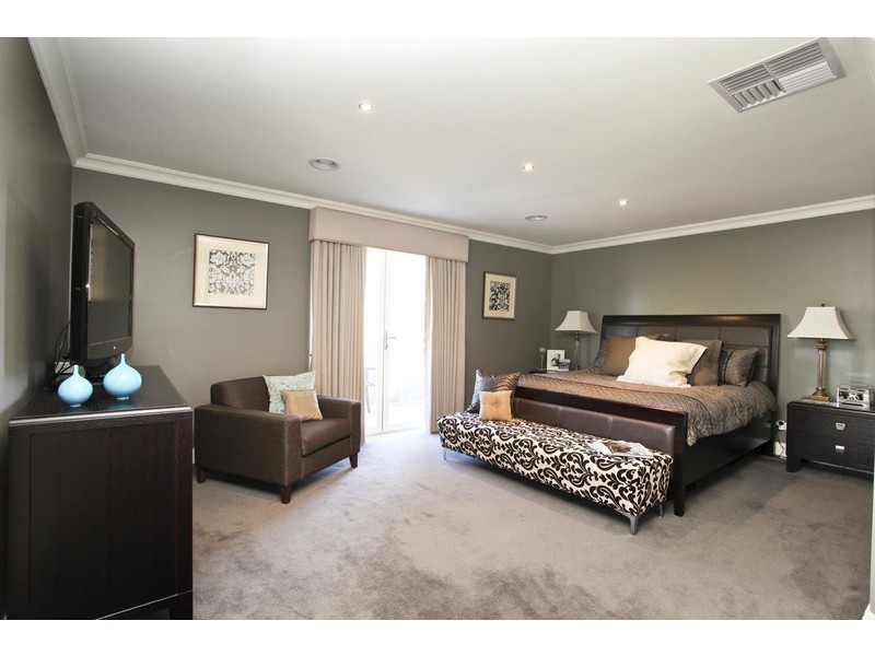 13 The Close, Caroline Springs VIC 3023