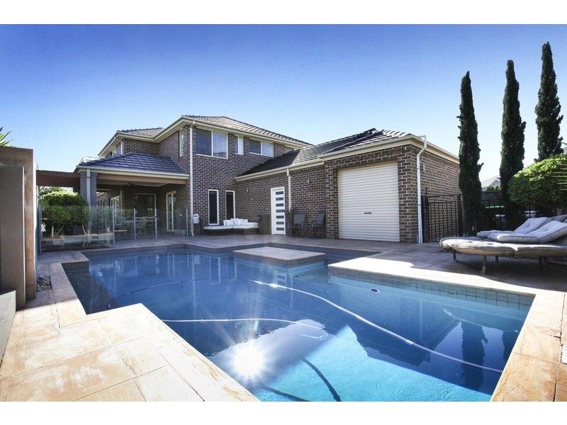 13 The Close, Caroline Springs VIC 3023