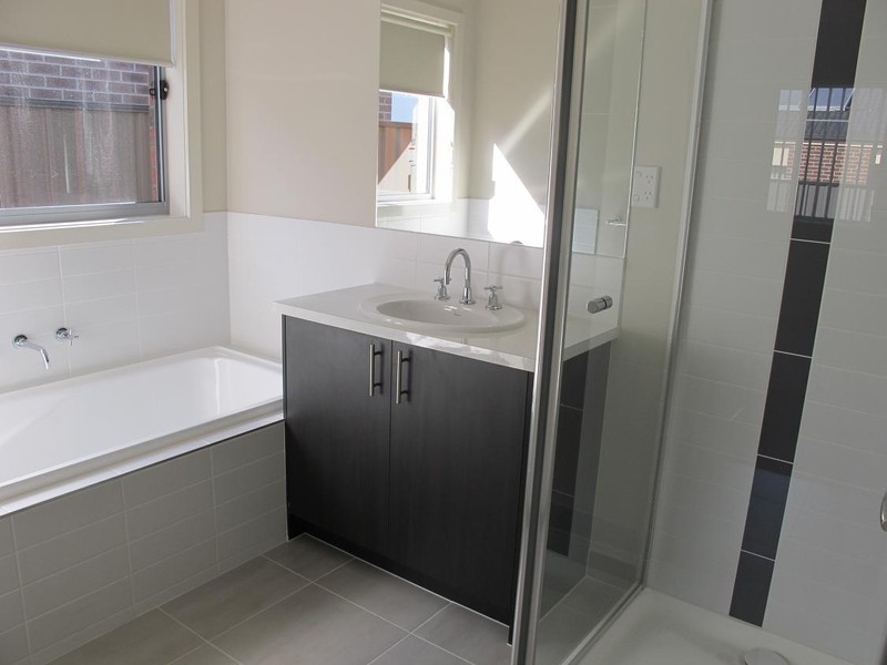 3 Bradshaw Drive, Craigieburn VIC 3064