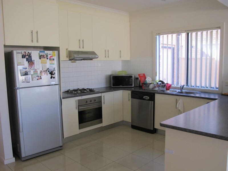 8 Alma Lane, Caroline Springs VIC 3023