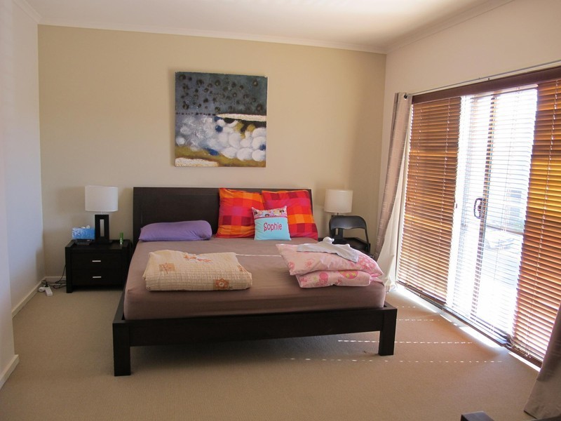 8 Alma Lane, Caroline Springs VIC 3023