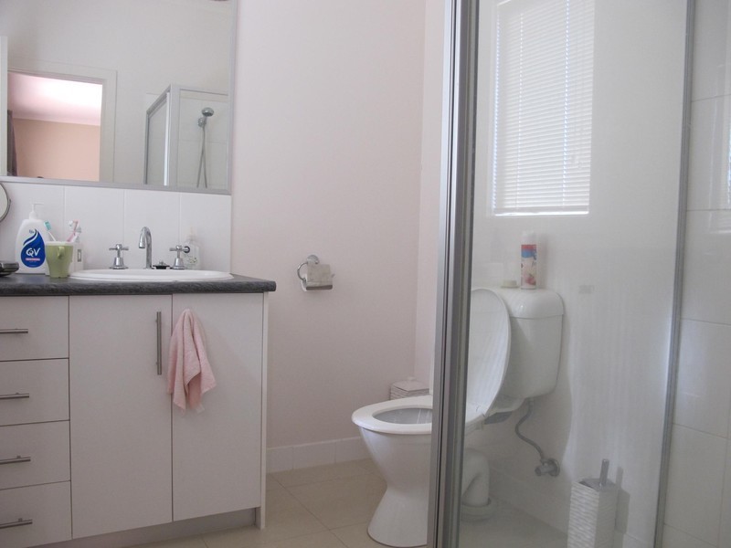 8 Alma Lane, Caroline Springs VIC 3023