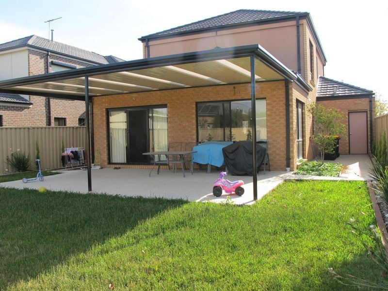 8 Alma Lane, Caroline Springs VIC 3023