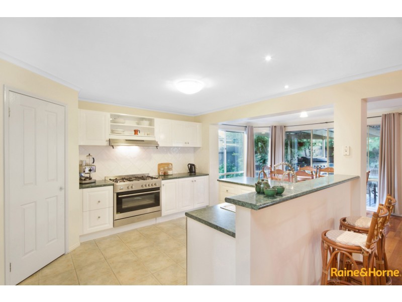 6 BARWON STREET, Taylors Hill VIC 3037