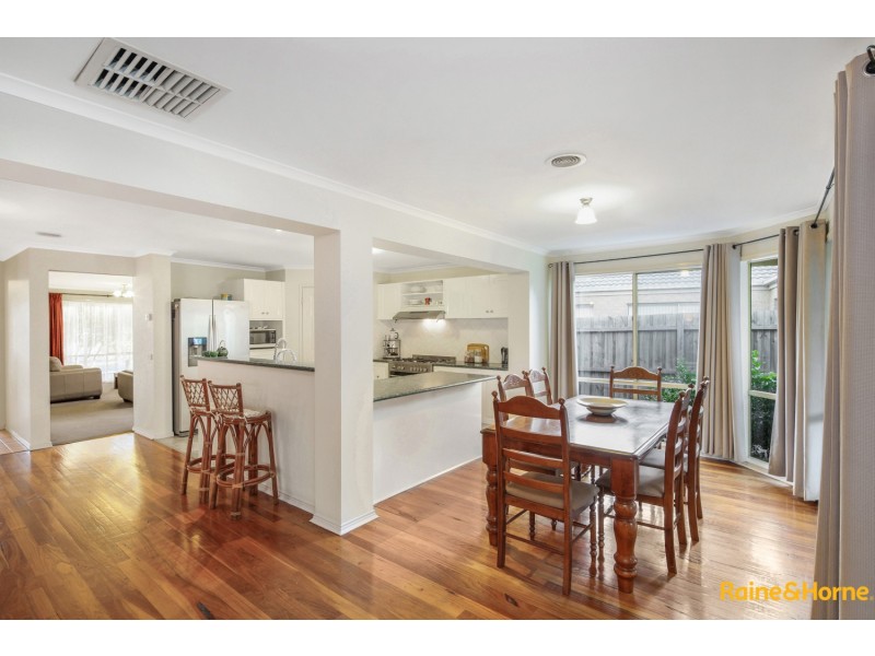 6 BARWON STREET, Taylors Hill VIC 3037