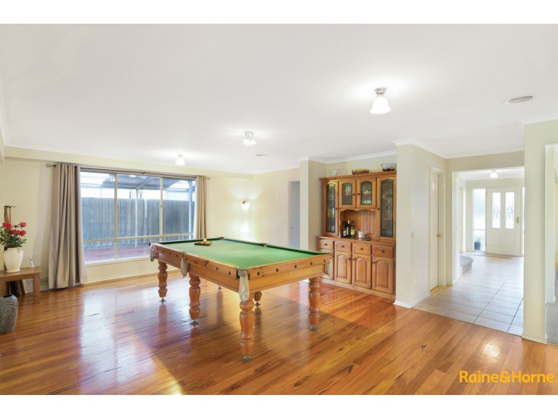 6 BARWON STREET, Taylors Hill VIC 3037