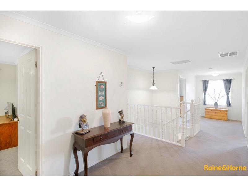 6 BARWON STREET, Taylors Hill VIC 3037