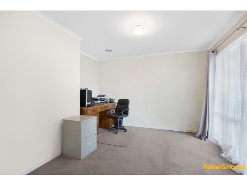 6 BARWON STREET, Taylors Hill VIC 3037