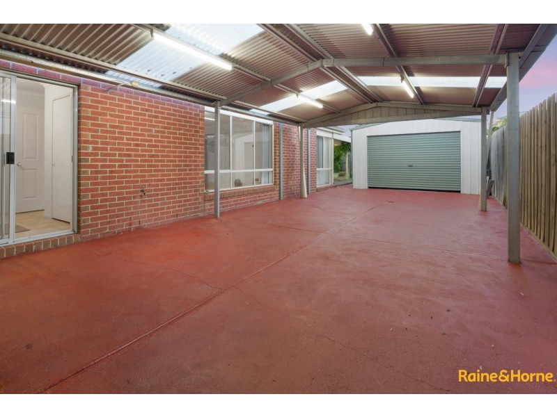 6 BARWON STREET, Taylors Hill VIC 3037