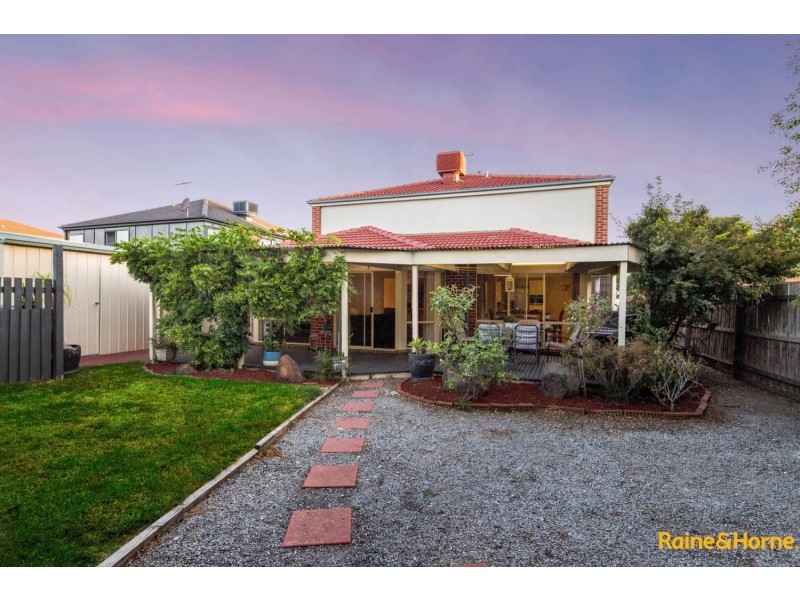 6 BARWON STREET, Taylors Hill VIC 3037