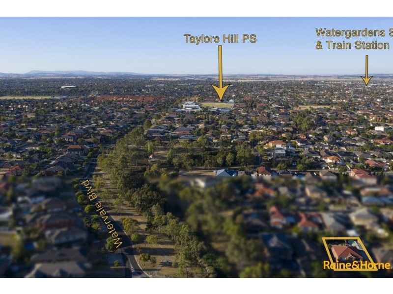 6 BARWON STREET, Taylors Hill VIC 3037