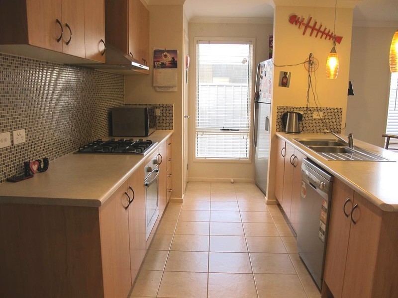 38 Olsen Retreat, Caroline Springs VIC 3023