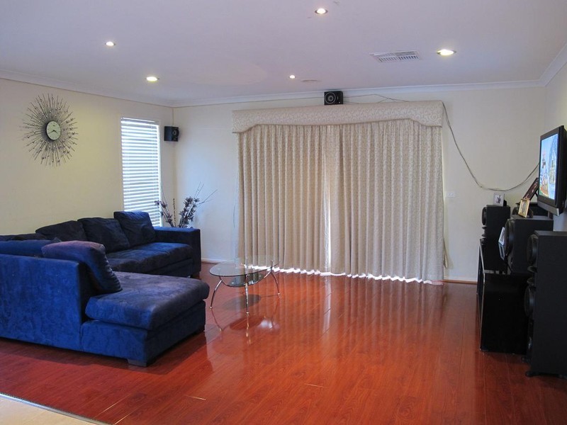 38 Olsen Retreat, Caroline Springs VIC 3023