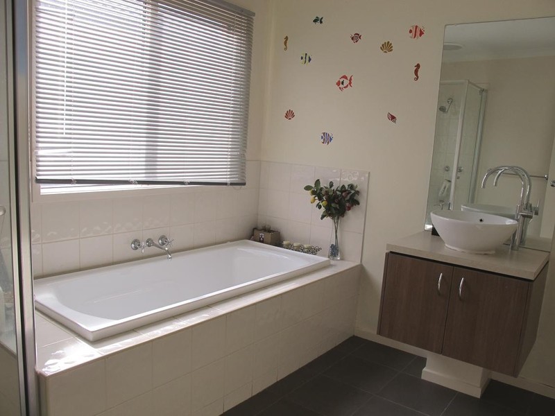 38 Olsen Retreat, Caroline Springs VIC 3023