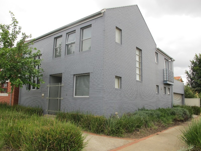 2 Beacon Lane, Caroline Springs VIC 3023