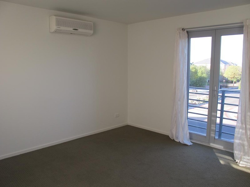 2 Beacon Lane, Caroline Springs VIC 3023