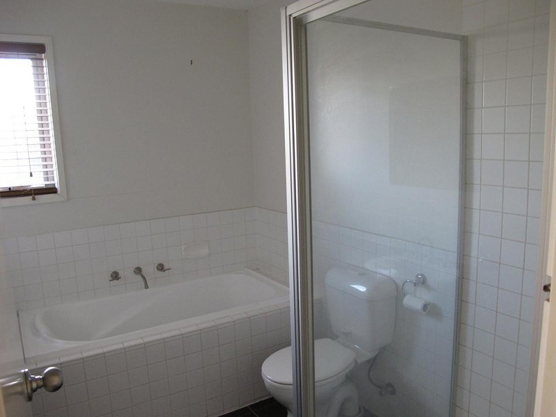 2 Beacon Lane, Caroline Springs VIC 3023